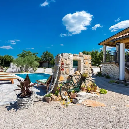 Villa Adastra