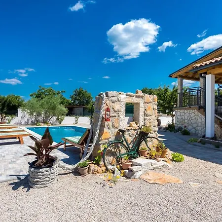 Villa Adastra