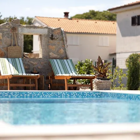 Adastra Villa *